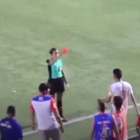 Κολομβία: Ποδοσφαιριστής χαστούκισε γυναίκα διαιτητή