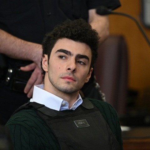 Η Shein ερευνά τη χρήση εικόνας του Λουίτζι Μαντζιόνε σε διαφήμιση προϊόντος