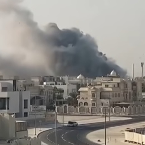 εκρηξη, καπνοι, σπιτια