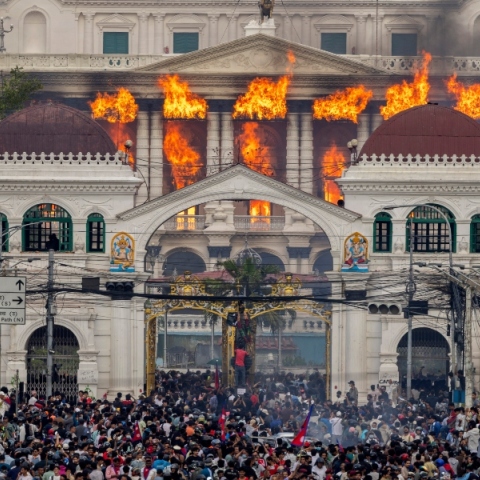 Νεπάλ: Στις φλόγες το κοινοβούλιο