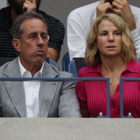 Ο Τζέρι Σάινφελντ βάζει στο ίδιο κάδρο το «Free Palestine» και την Κου Κλουξ ΚλανΟ Τζέρι Σάινφελντ βάζει στο ίδιο κάδρο το «Free Palestine» και την Κου Κλουξ Κλαν