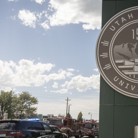 Τσάρλι Κερκ: Υπάρχουν βίντεο με τον ύποπτο, λέει το FBI - Εντοπίστηκε το όπλο της δολοφονίας