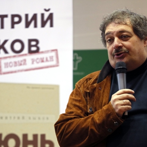 Ο Ρώσος συγγραφέας, Ντμίτρι Μπίκοφ