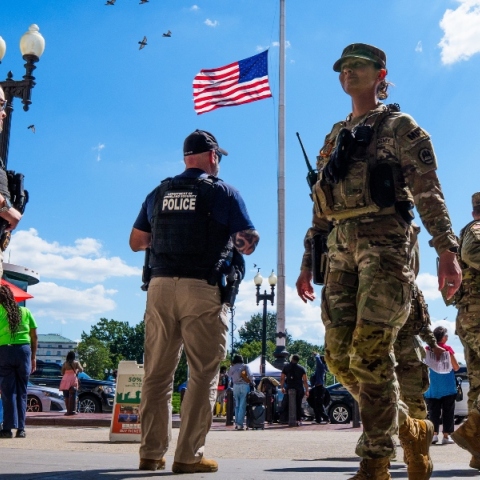 Εθνοφορουρά και αστυνομία περιπολούν τους δρόμους μεγαλουπόλεων στις ΗΠΑ