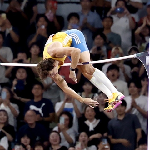 Αυτό είναι το νέο διαστημικό άλμα του Ντουπλάντις στα 6.30μ. – Η αγκαλιά με Καραλή