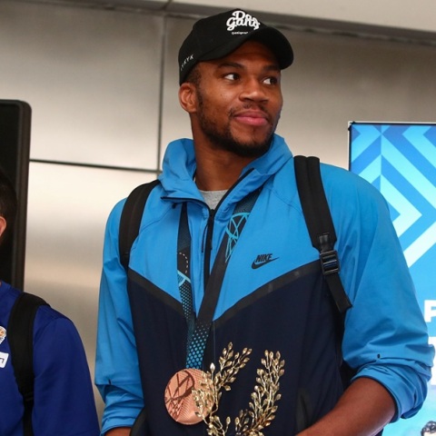 Eurobasket 2025: Επέστρεψε στην Αθήνα η «χάλκινη» Εθνική υπό τους ήχους του «Final Countdown»