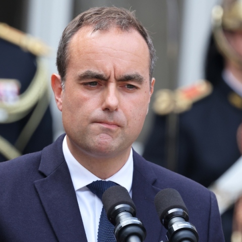 Ο νεοδιορισμένος πρωθυπουργός της Γαλλίας και πρώην υπουργός Ενόπλων Δυνάμεων Σεμπαστιάν Λεκόρνι