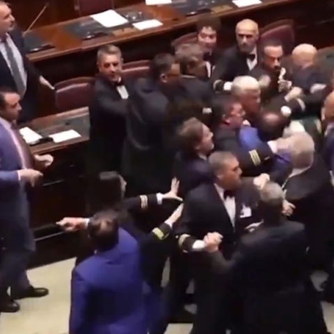 Ιταλία: Βουλευτές πιάστηκαν στα χέρια