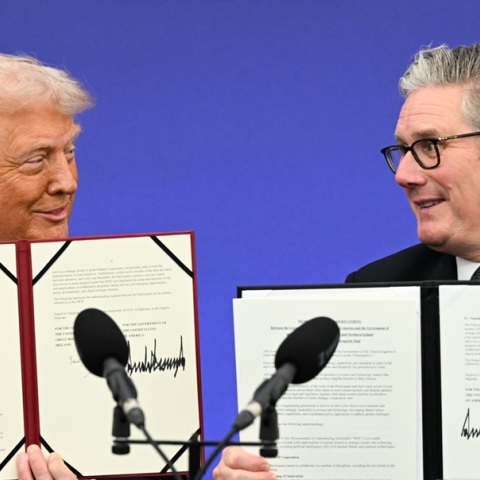 Τι προβλέπει η τεχνολογική συμφωνία των 170 δισ. ευρώ που υπέγραψαν Τραμπ και Στάρμερ