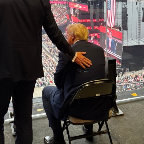 Ο Ντόναλντ Τραμπ στην κηδεία του Τσάρλι Κερκ