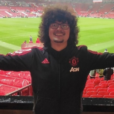 Ο viral φίλαθλος της Μάντσεστερ Γιουνάιτεντ δέχθηκε επίθεση – Δεν θα κουρευτεί μέχρι να κάνει η ομάδα του πέντε σερί νίκες