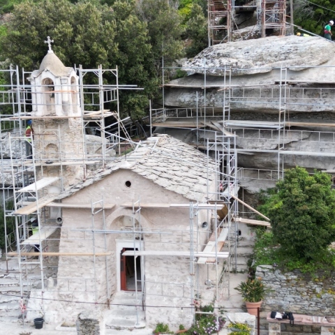 Εργασίες αποκατάστασης και στερέωσης  στην Ιερα Μονή Θεοκτίστης Ικαρίας