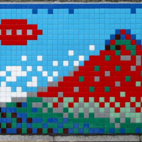 Ο καλλιτέχνης Invader μηνύει τον οίκο Julien’s για πώληση έργων street art χωρίς άδεια