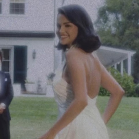 Η Σελένα Γκόμεζ παντρεύτηκε τον Μπένι Μπλάνκο σε μια λαμπερή τελετή στη Σάντα Μπάρμπαρα