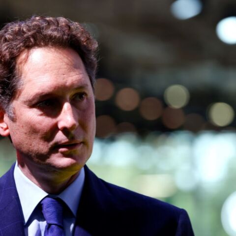 Νέα κόντρα του Τζον Έλκαν με τη μητέρα του για την κληρονομιά του Ανιέλι