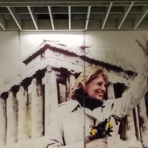 Αποκαταστάθηκαν οι φθορές στην αφίσα της Μελίνας Μερκούρη στον σταθμό «Ακρόπολη» του Μετρό