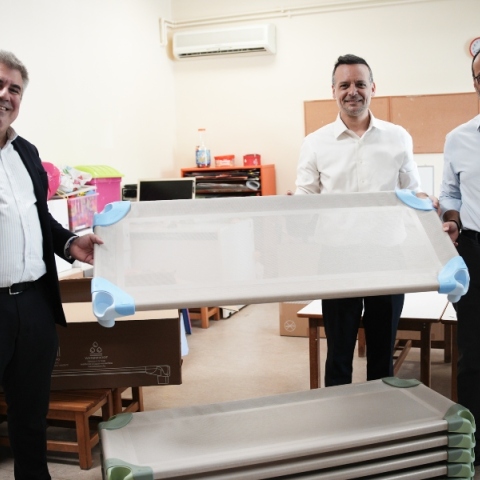 Ο Δήμος Αθηναίων εξοπλίζει 20 ολοήμερα νηπιαγωγεία με νέα κρεβάτια και στρώματα