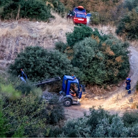 Αίσιο τέλος για τον 53χρονο που εγκλωβίστηκε σε αυτοσχέδια σήραγγα στην Λάρισα – Ανασύρθηκε σώος