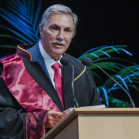 Επίτιμος διδάκτωρ του Πανεπιστημίου Πειραιά ο Πρόεδρος του Ιδρύματος Ωνάση, Αντώνης Σ. Παπαδημητρίου