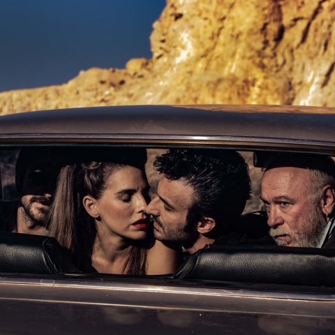 Η Μελία Κράιλινγκ πρωταγωνιστεί στην παράσταση «Ερωτευμένοι» στο BIOS