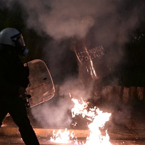 Επεισόδια στην Κηφισίας στο ύψος της πρεσβείας του Ισραήλ - Δακρυγόνα και κρότου λάμψης στη λήξη της πορείας