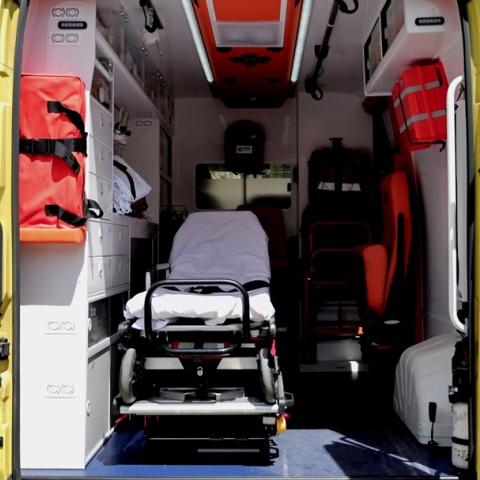 Αλεξανδρούπολη: Άνοιξε η πόρτα ασθενοφόρου και έπεσε το φορείο με την ασθενή στον δρόμο - Διατάχθηκε ΕΔΕ