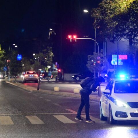 Χαρακτηριστική είναι η φράση-μήνυμα με την οποία συνοδεύεται η ανάληψη ευθύνης: «Σας πιάσαμε με τη γίδα στην πλάτη».