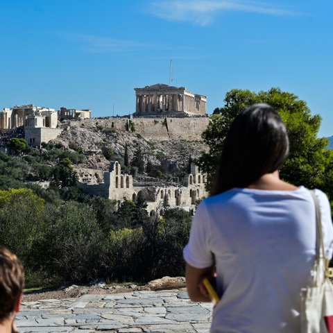 Η Ακρόπολη ξανά χωρίς σκαλωσιές - Μοναδικές εικόνες μετά από 15 χρόνια - Άρθηκαν οι κατασκευές από τη δυτική πλευρά του Παρθενώνα, πάνω από το Ηρώδειο.
