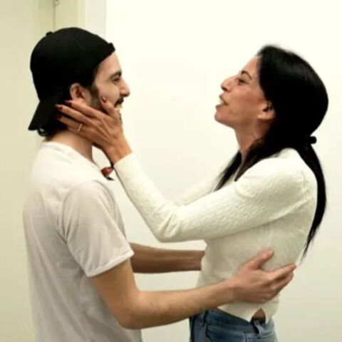 Οι σκηνές αυτές αποτελούν σπάνιες στιγμές χαράς σε μια υπόθεση που συγκλόνισε τη διεθνή κοινότητα 