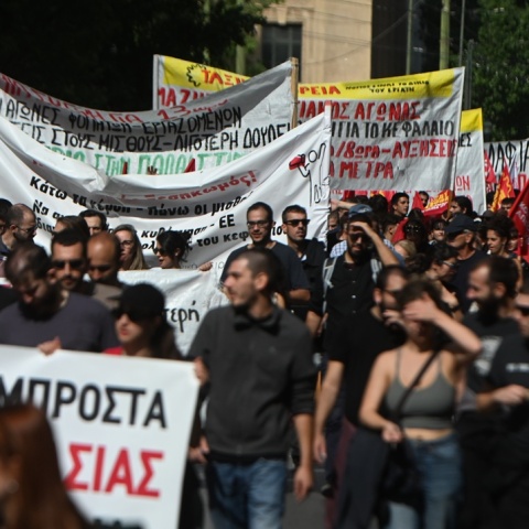 Δείτε εικόνες από τα απεργιακά συλλαλητήρια σε Αθήνα και Θεσσαλονίκη 