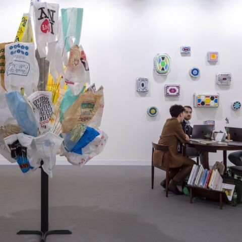 H Art Basel αφήνει πίσω τον όρο «VIP» για να προσεγγίσει τη νέα γενιά συλλεκτών