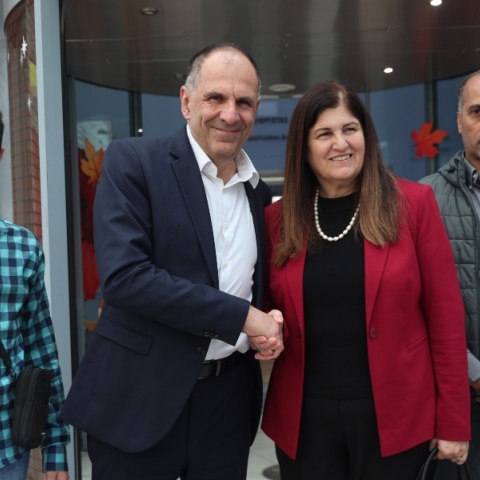 Ο υπουργός Εξωτερικών Γιώργος Γεραπετρίτης με την Παλαιστίνια ομόλογό του, Βαρσέν Αγαμπεκιάν