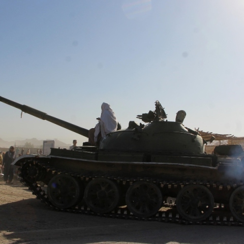 Περίπολος των Ταλιμπάν κατά τη διάρκεια συγκρούσεων μεταξύ του Πακιστάν και του Αφγανιστάν