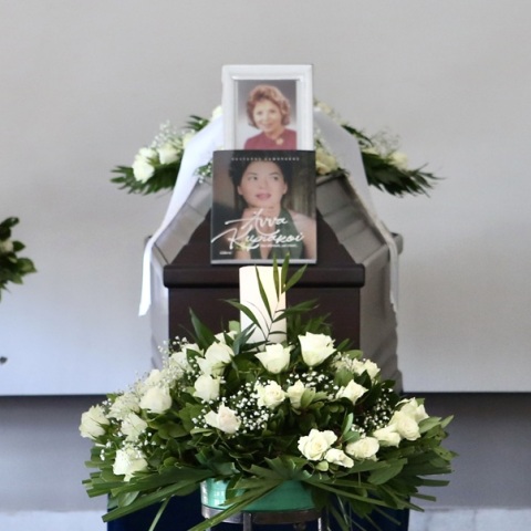 Άννα Κυριακού: Συγκίνηση στην κηδεία της ηθοποιού - Το τελευταίο αντίο στην «Μπεμπέκα» και τη «θεία Μάρω»