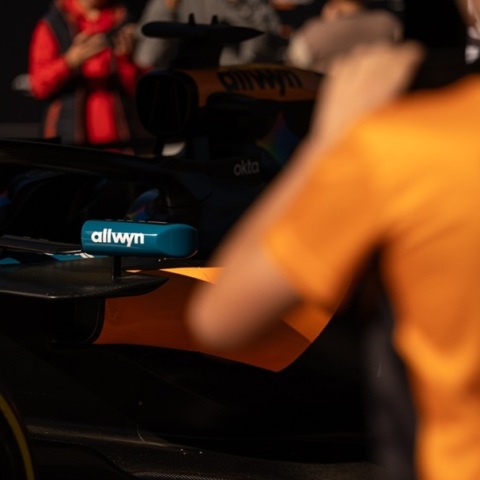 Η απόλυτη εμπειρία Formula 1 στην Πάτρα αυτή την Κυριακή - Το showcar της McLaren F1 Team θα βρίσκεται στην πλατεία Τριών Συμμάχων