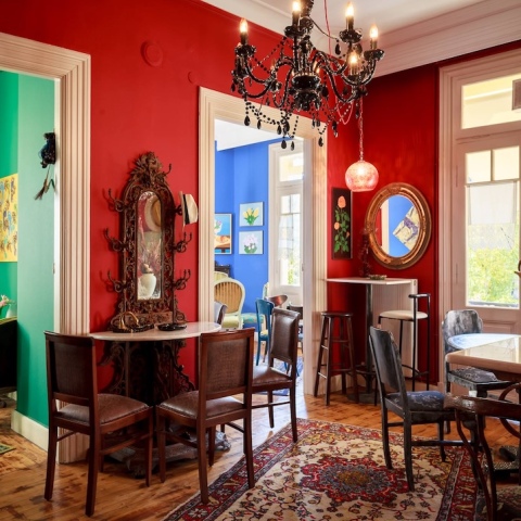 Καφέ - μπαρ Ενοχές στην πλατεία Ναβαρίνου