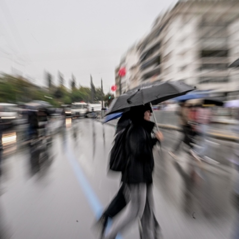 Καιρός, περαστικοι, βροχη