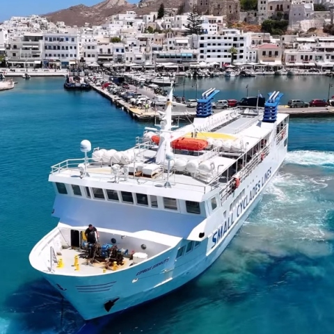 Ρεμέτζο του Express Skopelitis στο λιμάνι της Νάξου