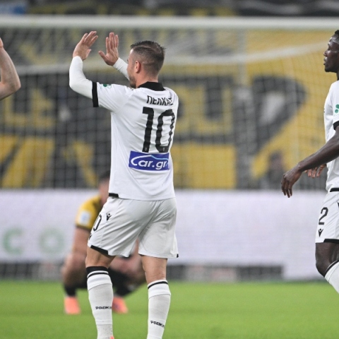 ποδοσφαιριστες πανυγηριζουν