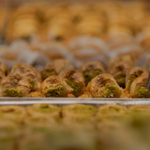 Πέθανε 14χρονη από αλλεργικό σοκ λίγα λεπτά μετά την κατανάλωση μπακλαβά – Πέντε κατηγορούμενοι στη δίκη