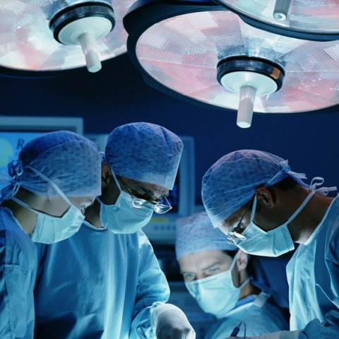 Γιατροί σε χειρουργείο