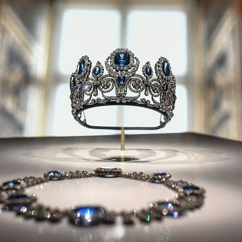 Οι συναρπαστικές ιστορίες πίσω από τα κλεμμένα κοσμήματα του Λούβρου