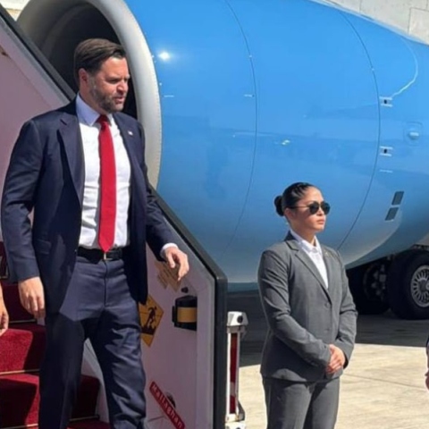 Ο αντιπρόεδρος των ΗΠΑ Τζέι Ντι Βανς με τη σύζυγό του, Ούσα Τσιλουκούρι