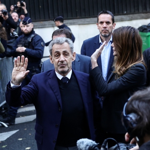 Ο πρώην Γάλλος πρόεδρος Νικολά Σαρκοζί και η σύζυγός του, Κάρλα Μπρούνι 