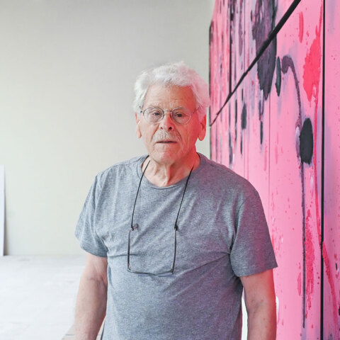 Ο Κώστας Τσόκλης, στα 95 του, δουλεύει όλο το έργο, 90 τελάρα, μόνος του στην Τήνο, εδώ και δύο χρόνια