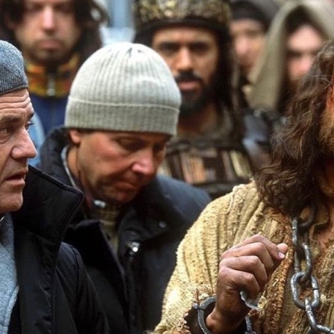 Ο Μελ Γκίμπσον στα γυρίσματα του «The Resurrection Of The Christ» με τον Τζάακκο Όχτονεν