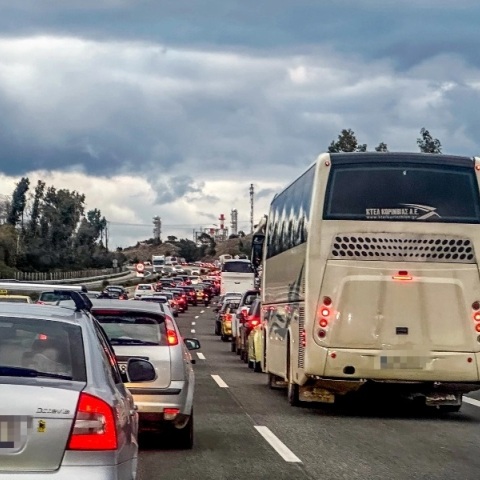 28η Οκτωβρίου, κινηση, οχηματα