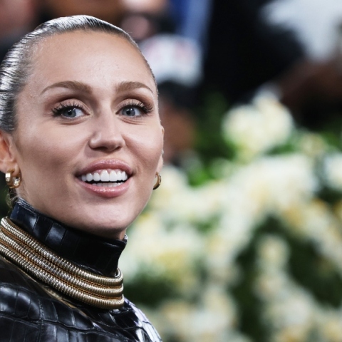 Η Μάιλι Σάιρους 