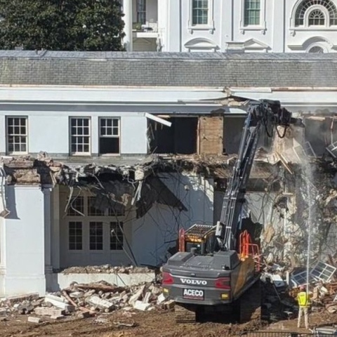 Ο Τραμπ κατεδάφισε τον Λευκό Οίκο
