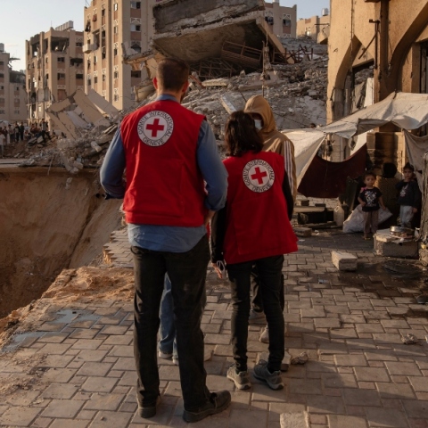 Ερυθρός Σταυρός, Χαμάς και μια ομάδα από την Αίγυπτο ψάχνουν στη Γάζα για σορούς ομήρων